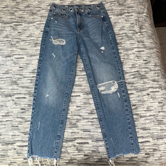 GARAGE Mom Jeans - Picture 2 of 4